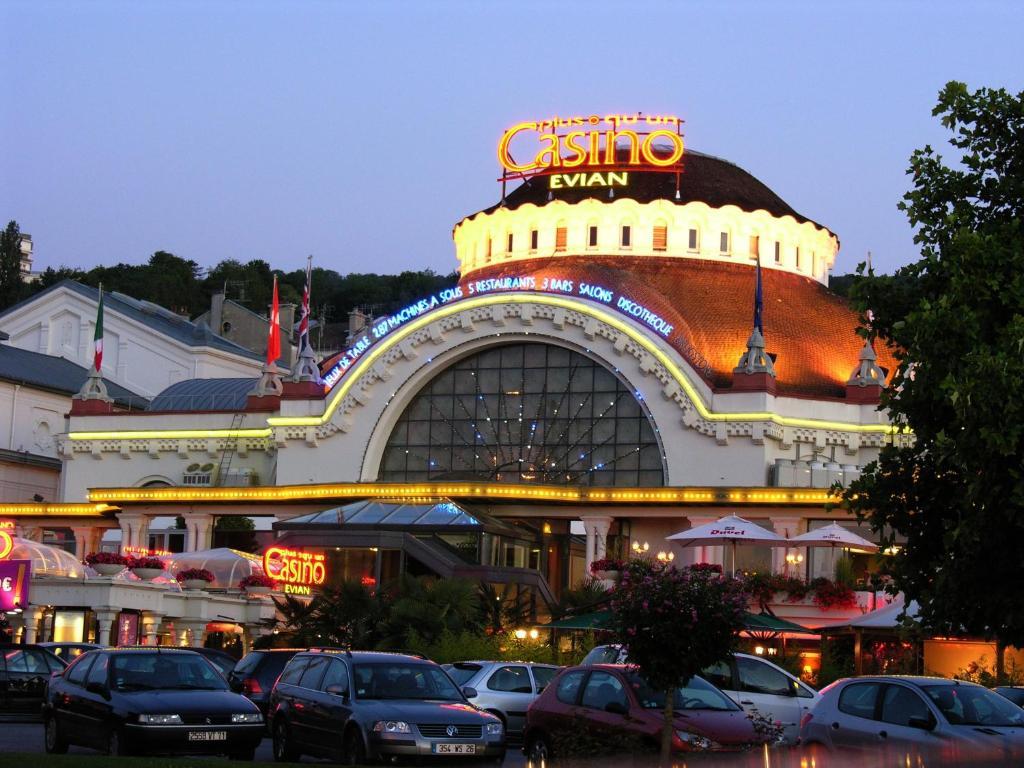 L'Oasis Hotel Évian-les-Bains Buitenkant foto
